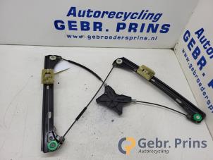Używane Mechanizm szyby prawej przedniej wersja 4-drzwiowa Volkswagen Passat Variant (3G5) 1.4 GTE 16V Cena € 25,00 Procedura marży oferowane przez Autorec. Gebr. Prins b.v.