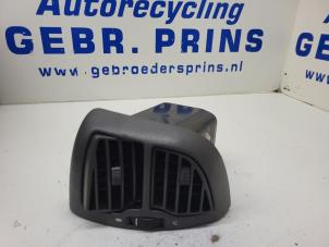 Begagnade Luftmunstycke, instrumentbräda Fiat Ducato (243/244/245) 2.8 JTD 15 Pris € 12,10 Inklusive moms erbjuds av Autorec. Gebr. Prins b.v.