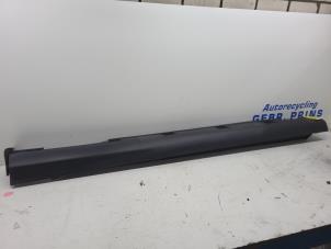 Begagnade Tröskel, vänster Ford Focus 3 Wagon 1.6 TDCi ECOnetic Pris € 50,00 Marginaltabell erbjuds av Autorec. Gebr. Prins b.v.