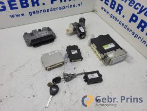 Używane Stacyjka + sterownik Toyota Yaris III (P13) 1.0 12V VVT-i Cena € 250,00 Procedura marży oferowane przez Autorec. Gebr. Prins b.v.