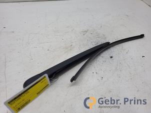 Begagnade Bakre torkararm Skoda Superb Combi (3V5) 2.0 TDI Pris € 15,00 Marginaltabell erbjuds av Autorec. Gebr. Prins b.v.