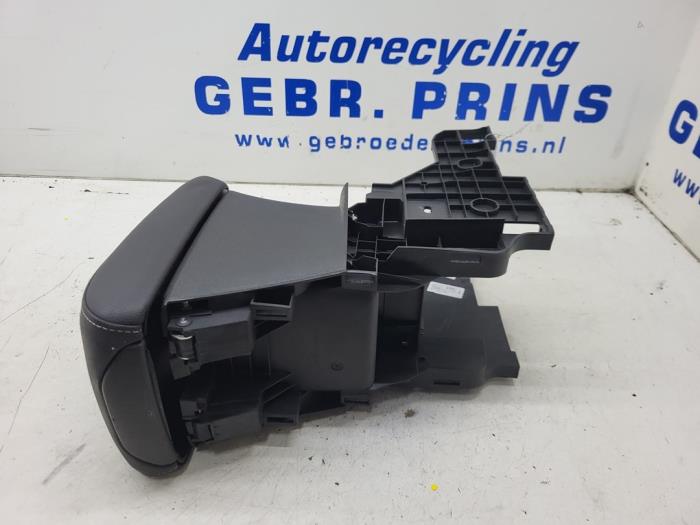 Armstöd från en Opel Astra K Sports Tourer 1.0 Turbo 12V 2017