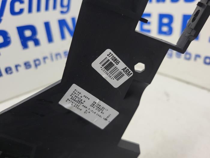 Armstöd från en Opel Astra K Sports Tourer 1.0 Turbo 12V 2017