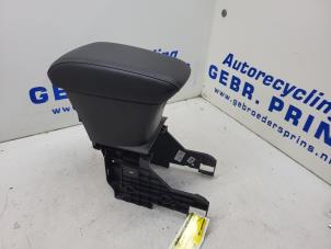 Begagnade Armstöd Opel Astra K Sports Tourer 1.0 Turbo 12V Pris € 60,00 Marginaltabell erbjuds av Autorec. Gebr. Prins b.v.