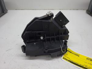 Begagnade Dörrmekanism, 4-dörrars, höger bak Volvo V60 I (FW/GW) 2.0 D3 20V Pris € 40,00 Marginaltabell erbjuds av Autorec. Gebr. Prins b.v.