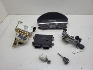 Begagnade Tändningslås + dator Suzuki Swift (ZA/ZC/ZD1/2/3/9) 1.3 VVT 16V Pris € 100,00 Marginaltabell erbjuds av Autorec. Gebr. Prins b.v.