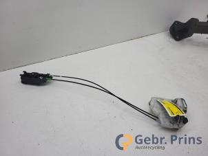 Gebruikte Deurslot Mechaniek 4Deurs links-voor Daihatsu Cuore (L251/271/276) 1.0 12V DVVT Prijs € 20,00 Margeregeling aangeboden door Autorec. Gebr. Prins b.v.