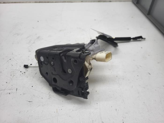 Dörrlåsmekanism, 4-dörrars, vänster fram från en Seat Leon (1P1) 2.0 TFSI 16V 2006