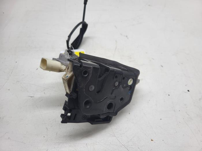 Dörrmekanism, 4-dörrars, höger bak från en Seat Leon (1P1) 2.0 TFSI 16V 2006