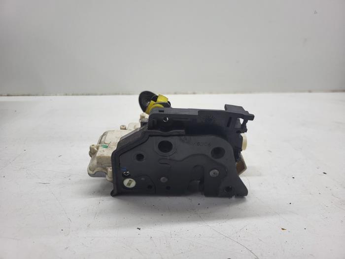 Dörrmekanism, 4-dörrars, höger bak från en Seat Leon (1P1) 2.0 TFSI 16V 2006