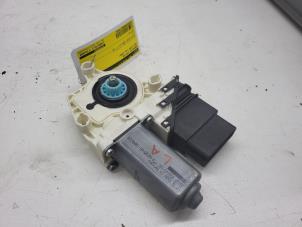 Begagnade Motor, dörrfönster Seat Leon (1P1) 2.0 TFSI 16V Pris € 20,00 Marginaltabell erbjuds av Autorec. Gebr. Prins b.v.