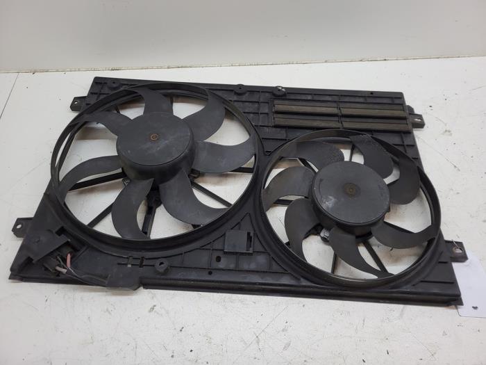 Kylfläkt från en Seat Leon (1P1) 2.0 TFSI 16V 2006