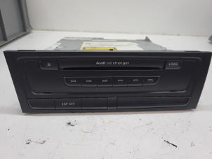 Begagnade CD-spelare med radio Audi A4 (B8) 2.0 TDI 16V Pris € 100,00 Marginaltabell erbjuds av Autorec. Gebr. Prins b.v.