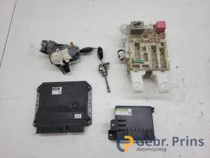 Używane Stacyjka + sterownik Toyota RAV4 (A3) 2.2 D-4D 16V 4x4 Cena € 150,00 Procedura marży oferowane przez Autorec. Gebr. Prins b.v.