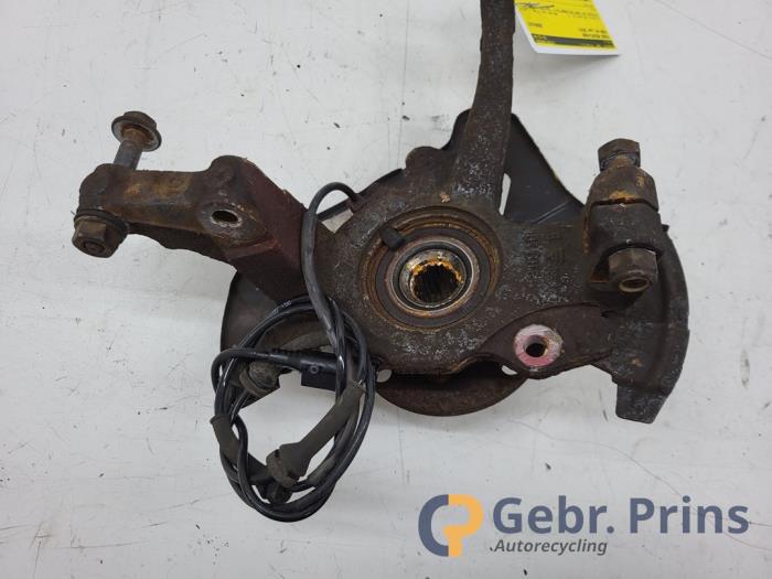 Fusee rechts-voor van een Ford Ka II 1.2 2010