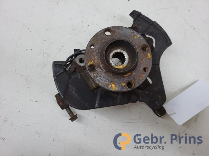 Fusee rechts-voor van een Ford Ka II 1.2 2010