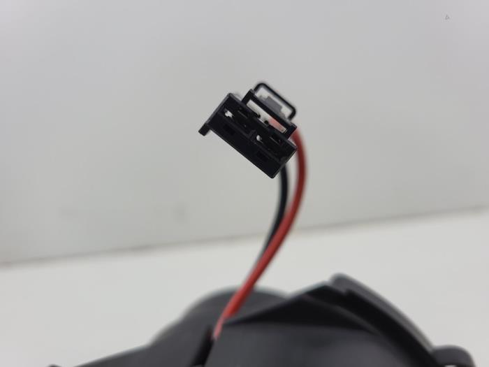 Fläktmotor för uppvärmning och ventilation från en BMW 2 serie Gran Tourer (F46) 220i 2.0 TwinPower Turbo 16V 2019