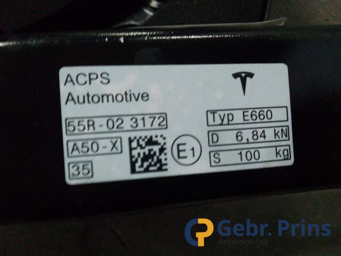 Dragkrok från en Tesla Model 3 RWD 60 kWh 2024