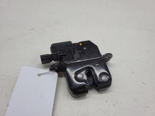 Begagnade Låsmekanism, baklucka Renault Captur (2R) 0.9 Energy TCE 12V Pris € 20,00 Marginaltabell erbjuds av Autorec. Gebr. Prins b.v.