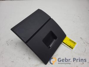 Begagnade Förvaringsfack BMW 3 serie (E92) 330d 24V Pris € 15,00 Marginaltabell erbjuds av Autorec. Gebr. Prins b.v.
