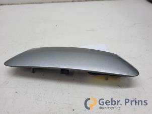 Gebruikte Handgreep Achterklep Opel Corsa D 1.4 16V Twinport Prijs € 20,00 Margeregeling aangeboden door Autorec. Gebr. Prins b.v.