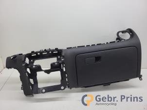 Begagnade Handskfack Hyundai Kona (OS) 64 kWh Pris € 50,00 Marginaltabell erbjuds av Autorec. Gebr. Prins b.v.