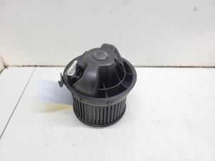 Begagnade Fläktmotor för uppvärmning och ventilation Peugeot 107 1.0 12V Pris € 30,00 Marginaltabell erbjuds av Autorec. Gebr. Prins b.v.
