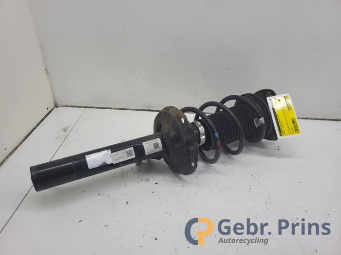 Stötdämparstång, höger fram från en Volkswagen Golf VII (AUA) 1.2 TSI 16V 2016