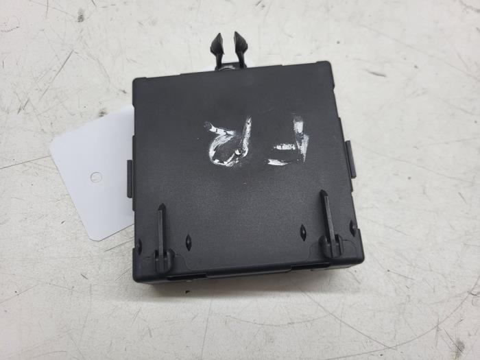 Centrallåsmodul från en Mercedes-Benz B (W246) 1.6 B-180 BlueEFFICIENCY Turbo 16V 2014