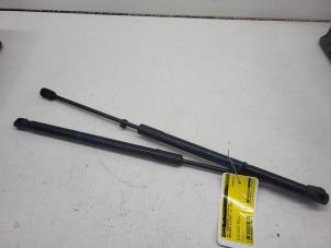 Begagnade Set med gasfjädrar, baklucka Mercedes B (W246) 1.6 B-180 BlueEFFICIENCY Turbo 16V Pris € 25,00 Marginaltabell erbjuds av Autorec. Gebr. Prins b.v.