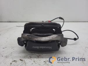 Gebruikte Remklauw (Tang) rechts-voor Mercedes B (W246) 1.6 B-180 BlueEFFICIENCY Turbo 16V Prijs € 50,00 Margeregeling aangeboden door Autorec. Gebr. Prins b.v.