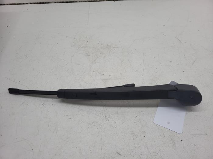 Bakre torkararm från en Volkswagen Polo VI (AW1) 1.0 TSI 12V 2017