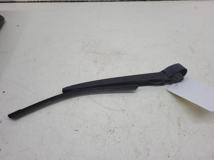 Bakre torkararm från en Volkswagen Polo VI (AW1) 1.0 TSI 12V 2017