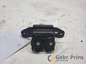 Begagnade Låsmekanism, baklucka Toyota Auris Touring Sports (E18) 1.8 16V Hybrid Pris € 25,00 Marginaltabell erbjuds av Autorec. Gebr. Prins b.v.