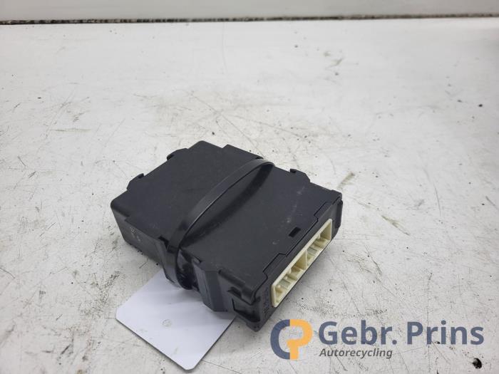 Dator, automatisk växellåda från en Toyota Auris Touring Sports (E18) 1.8 16V Hybrid 2013