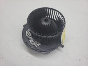 Begagnade Fläktmotor för uppvärmning och ventilation Audi Q2 (GAB/GAG) 1.0 TFSI 12V Pris € 50,00 Marginaltabell erbjuds av Autorec. Gebr. Prins b.v.