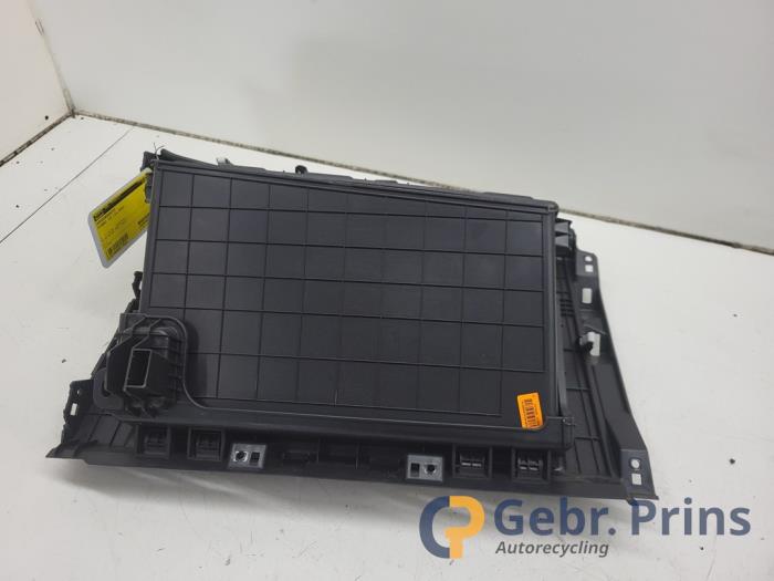 Dashboardkastje van een Hyundai i10 (B5) 1.0 12V 2016