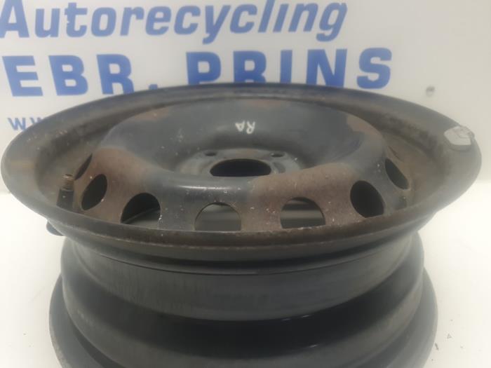 Hjul från en Renault Twingo II (CN) 1.2 16V 2011