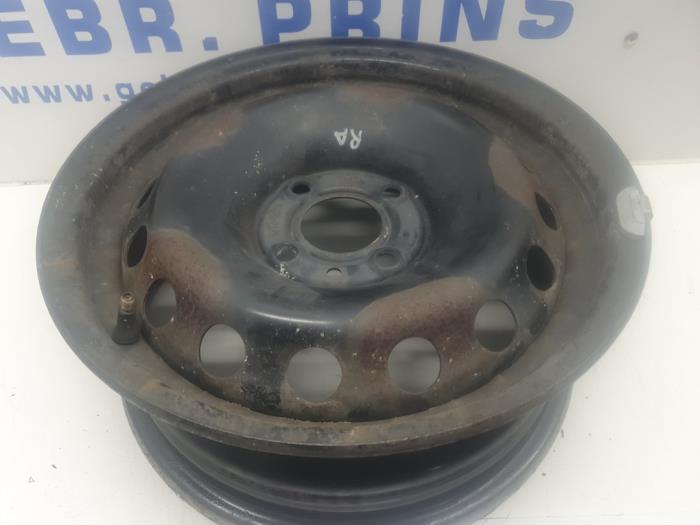 Hjul från en Renault Twingo II (CN) 1.2 16V 2011