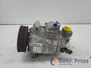 Używane Pompa klimatyzacji Volkswagen Caddy III (2KA,2KH,2CA,2CH) 1.6 TDI 16V Cena € 90,75 Z VAT oferowane przez Autorec. Gebr. Prins b.v.
