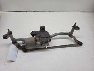 Gebruikte Ruitenwismotor + Mechaniek Volkswagen Caddy III (2KA,2KH,2CA,2CH) 1.6 TDI 16V Prijs € 60,50 Inclusief btw aangeboden door Autorec. Gebr. Prins b.v.