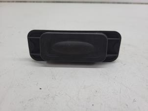 Begagnade Handtag, baklucka Renault Twingo II (CN) 1.2 16V Pris € 20,00 Marginaltabell erbjuds av Autorec. Gebr. Prins b.v.