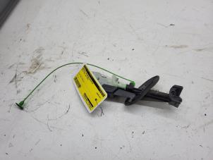 Begagnade Tanklåsmotor Volvo V60 I (FW/GW) 2.4 D6 20V AWD Twin Engine Plug-in Hybrid Pris € 10,00 Marginaltabell erbjuds av Autorec. Gebr. Prins b.v.