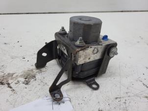 Begagnade ABS-pump Renault Twingo III (AH) 1.0 SCe 70 12V Pris € 100,00 Marginaltabell erbjuds av Autorec. Gebr. Prins b.v.