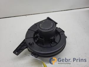 Begagnade Fläktmotor för uppvärmning och ventilation Volkswagen Polo IV (9N1/2/3) 1.4 TDI 70 Pris € 20,00 Marginaltabell erbjuds av Autorec. Gebr. Prins b.v.