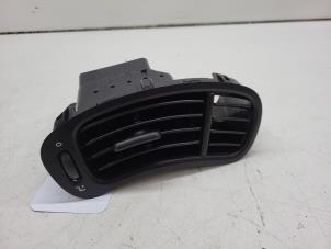 Gebruikte Luchtrooster Dashboard Fiat Panda/Pandina (312) 0.9 TwinAir 60 Prijs € 15,00 Margeregeling aangeboden door Autorec. Gebr. Prins b.v.