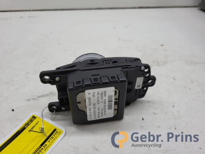 Przycisk I-Drive z BMW 3 serie Touring (F31) 330d 3.0 24V 2014