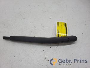 Begagnade Bakre torkararm Opel Corsa D 1.2 16V LPG Pris € 10,00 Marginaltabell erbjuds av Autorec. Gebr. Prins b.v.