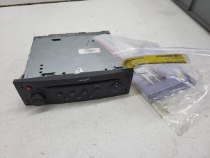 Begagnade CD-spelare med radio Renault Scénic II (JM) 1.6 16V Pris € 40,00 Marginaltabell erbjuds av Autorec. Gebr. Prins b.v.