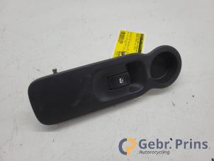 Begagnade Brytare, eldrivna fönster Renault Modus/Grand Modus (JP) 1.6 16V Pris € 10,00 Marginaltabell erbjuds av Autorec. Gebr. Prins b.v.